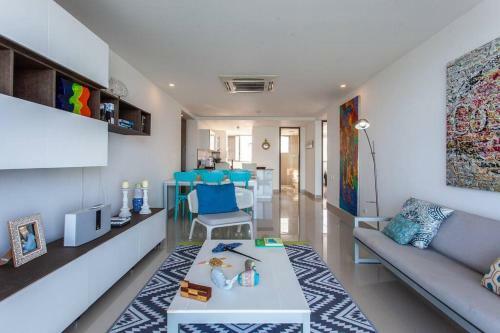 Spectacular 2 Bedroom Apt - 14th Floor Morros City