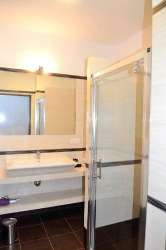 C&g Apartments Prestige