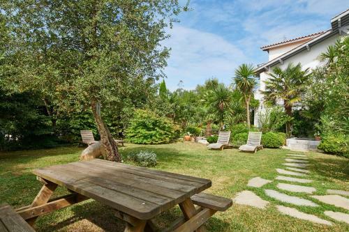Hostal Maison Arbolateia