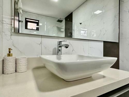302 Spacious Apartment Nice View In El Poblado