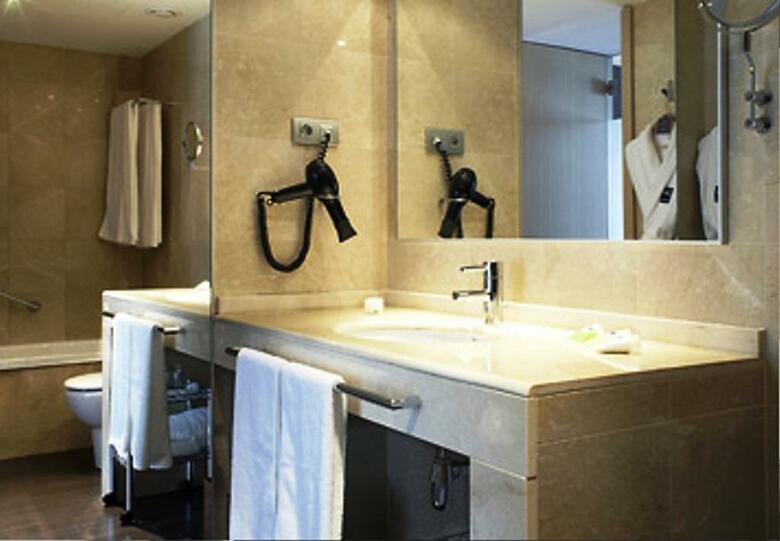 AC Hotel Victoria Suites By Marriott