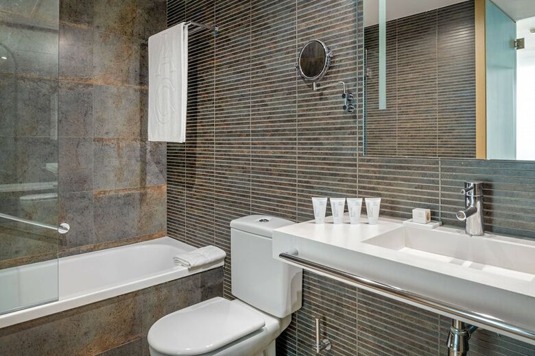 AC Hotel Victoria Suites By Marriott