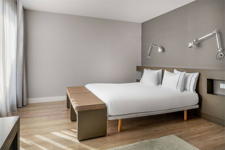 AC Hotel Victoria Suites By Marriott