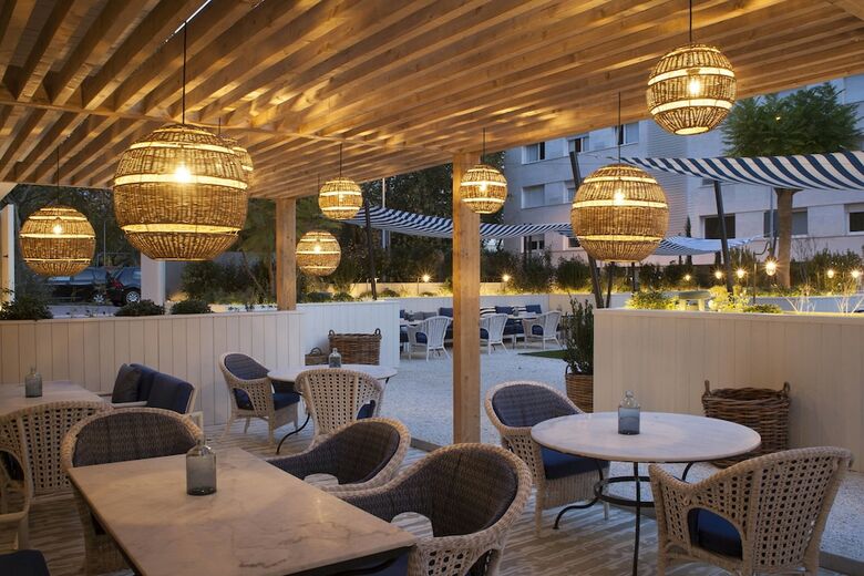 AC Hotel Victoria Suites By Marriott