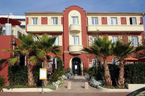 Hotel A�va