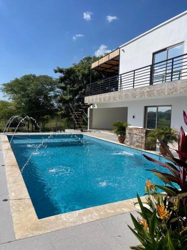 Hermosa Casa Finca Con Mesa De Billar