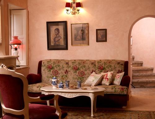Hostal Amaryllis Luxury Guest House