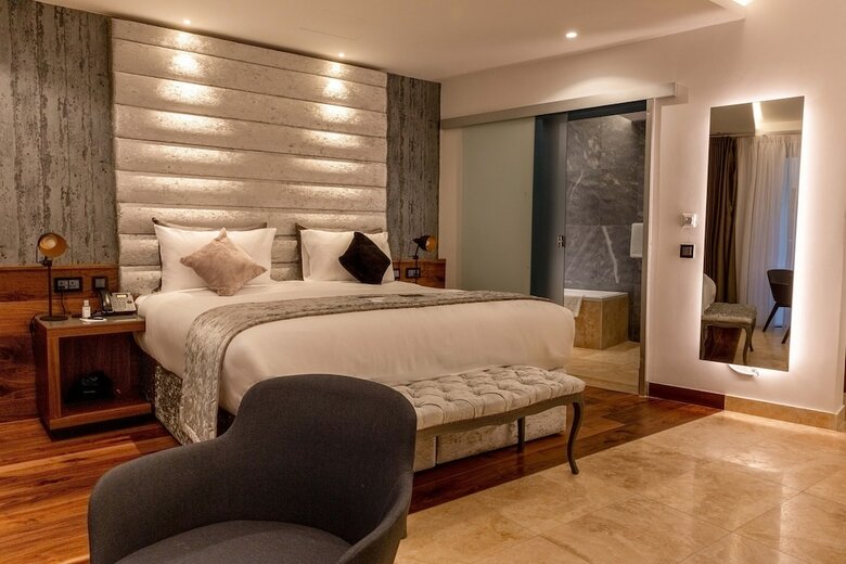 Hotel The Village Boutique And Spa