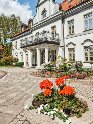 Hotel Pa?ac Czarny Las (50 Km Od Katowic)