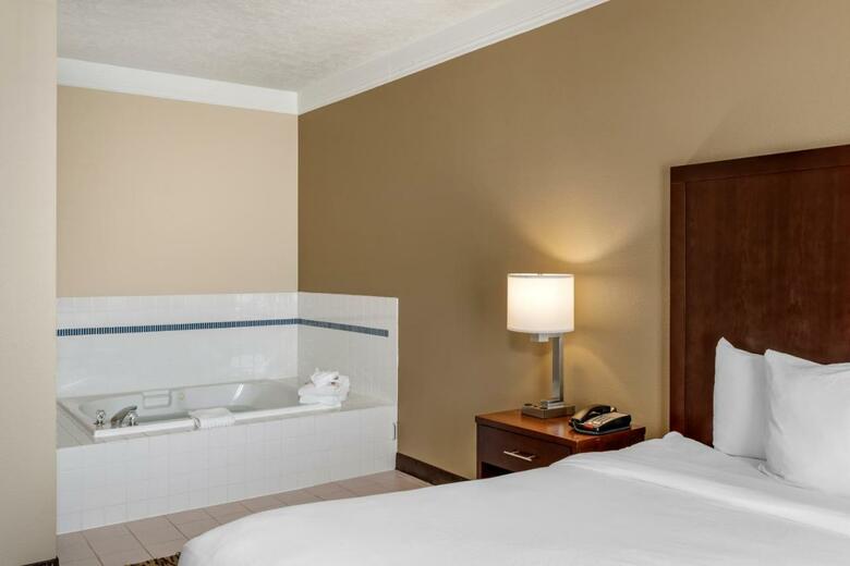 Hotel Comfort Suites Airport Salem