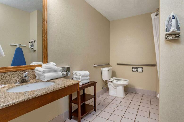 Hotel Comfort Suites Airport Salem