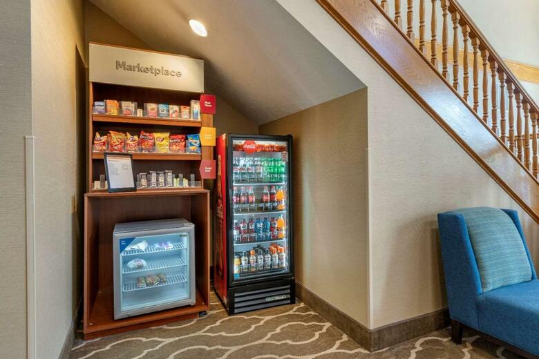 Hotel Comfort Suites Airport Salem