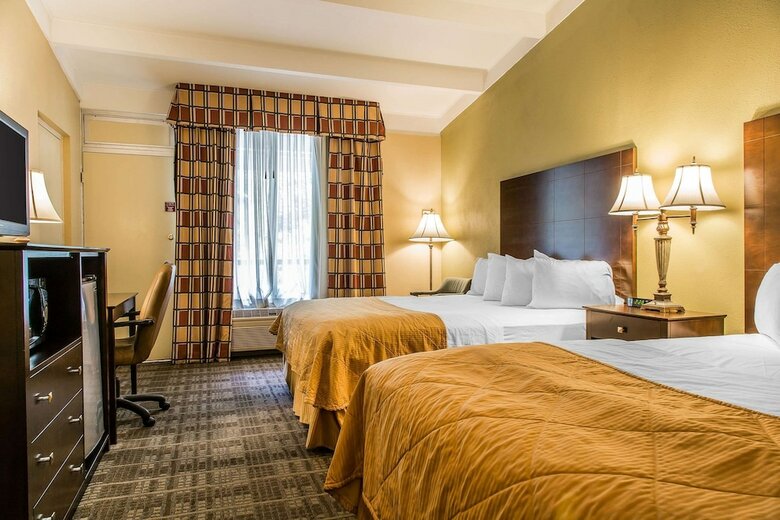 Clarion Hotel & Suites Hamden