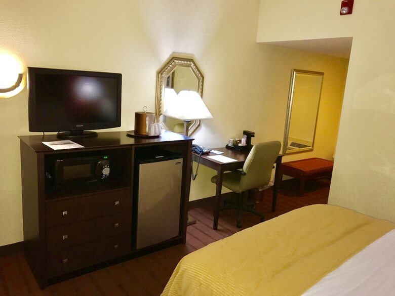 Clarion Hotel & Suites Hamden