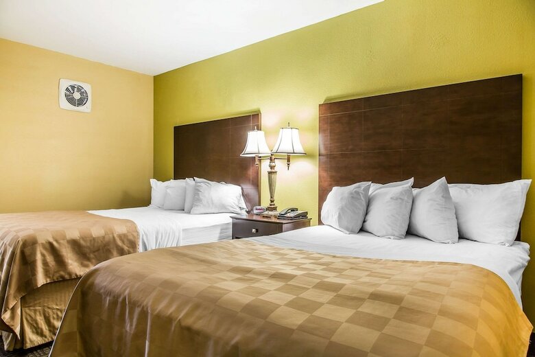 Clarion Hotel & Suites Hamden