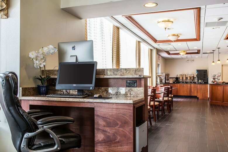 Clarion Hotel & Suites Hamden