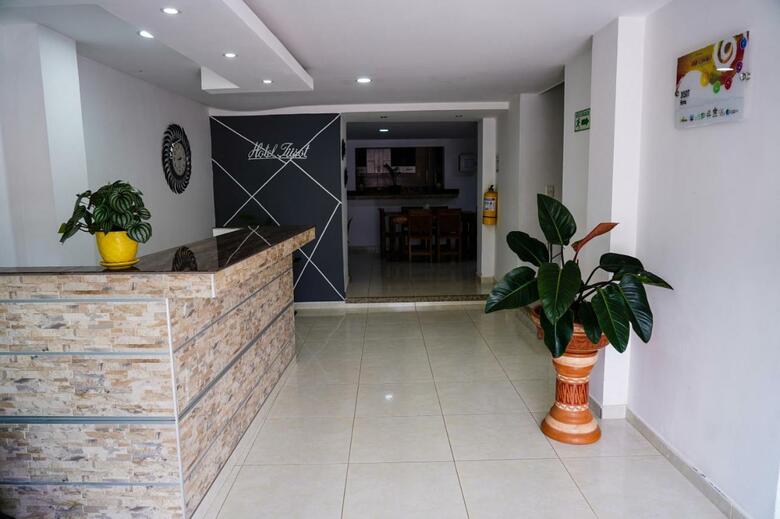 Hotel Jiisot Camarones Inn