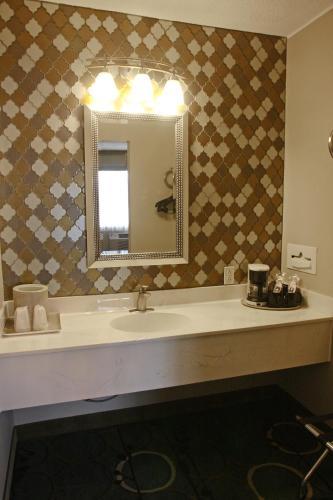 Hotel Gateway Inn And Suites