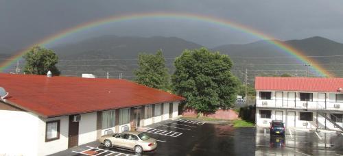 Hotel Gateway Inn And Suites