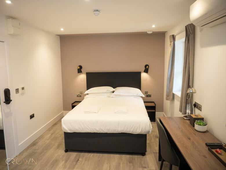Crown Hotel