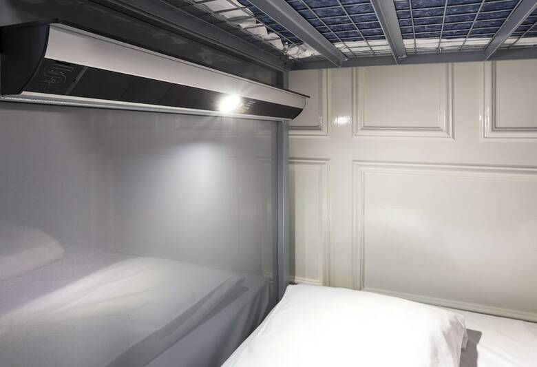Hostal Astor Hyde Park Hostel - Adults Only