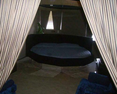 Red Carpet Inn Fanta Suites Hotel