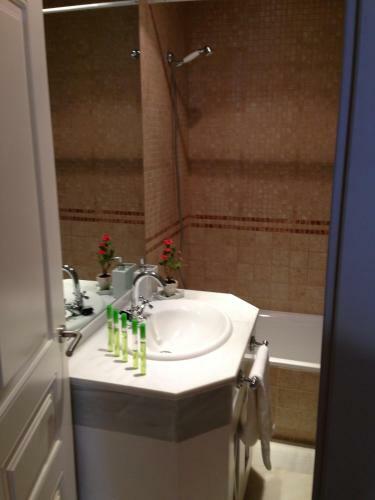 Quartos City Apartments Carmona