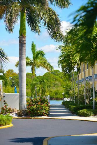 Hotel Barefoot Beach Resort