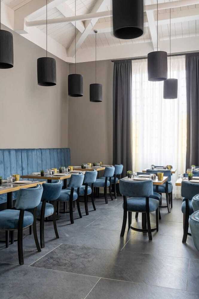 Flom Boutique Hotel