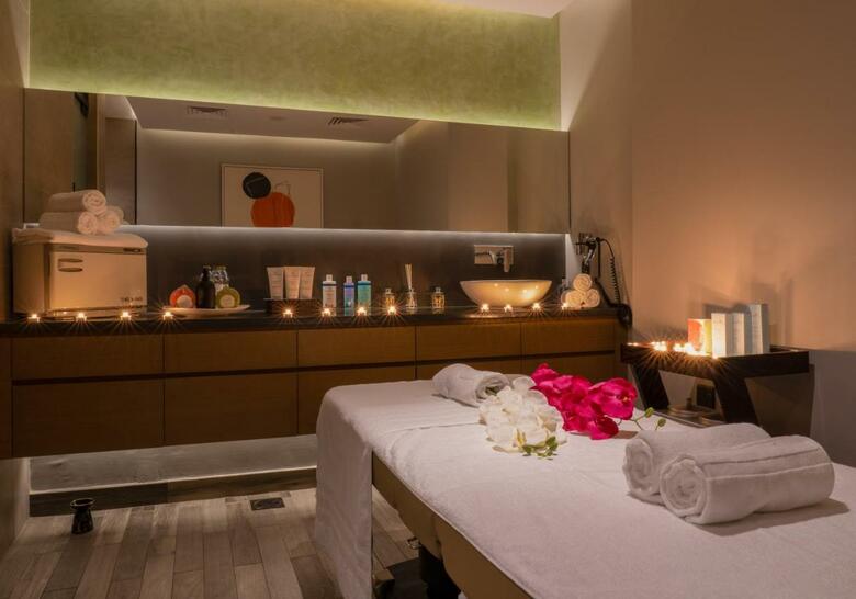 Al Khoory Courtyard Hotel