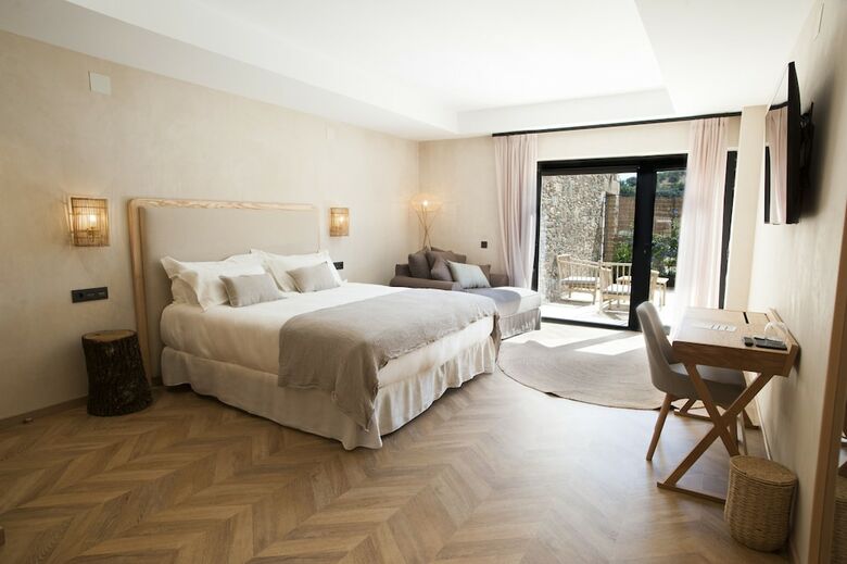 Hotel H�bitat Cigue�a Negra