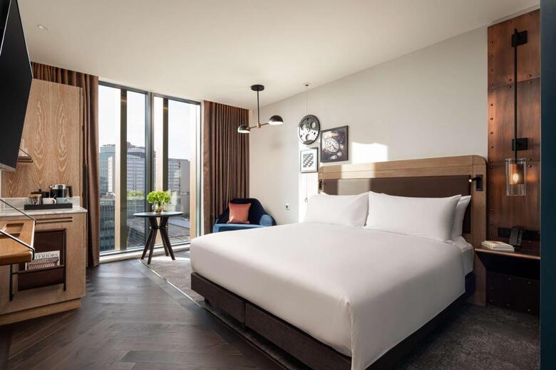 Hotel The Gantry London, Curio Collection By Hilton