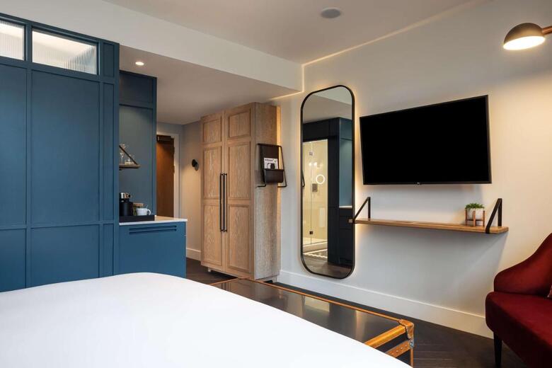 Hotel The Gantry London, Curio Collection By Hilton