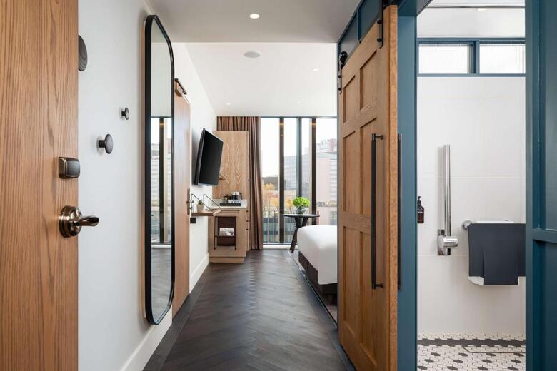 Hotel The Gantry London, Curio Collection By Hilton