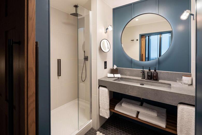 Hotel The Gantry London, Curio Collection By Hilton