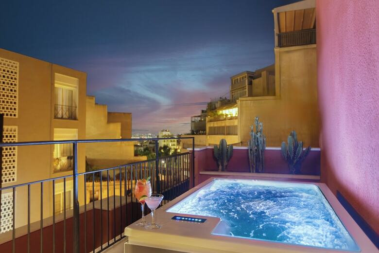 Anise, Aluma Hotel & Resort