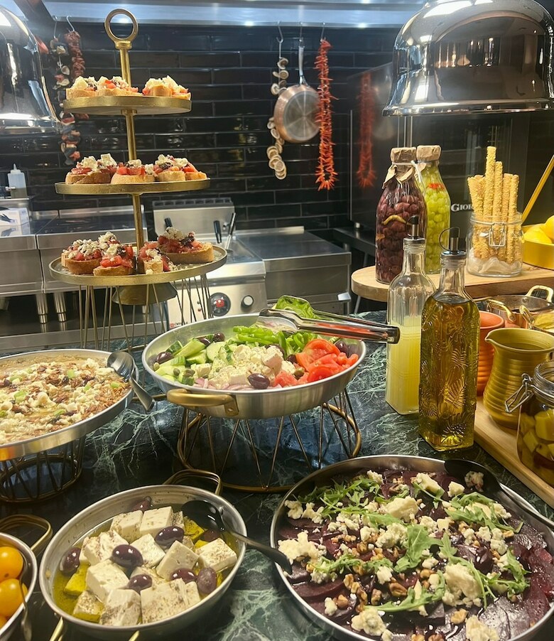 Anise, Aluma Hotel & Resort