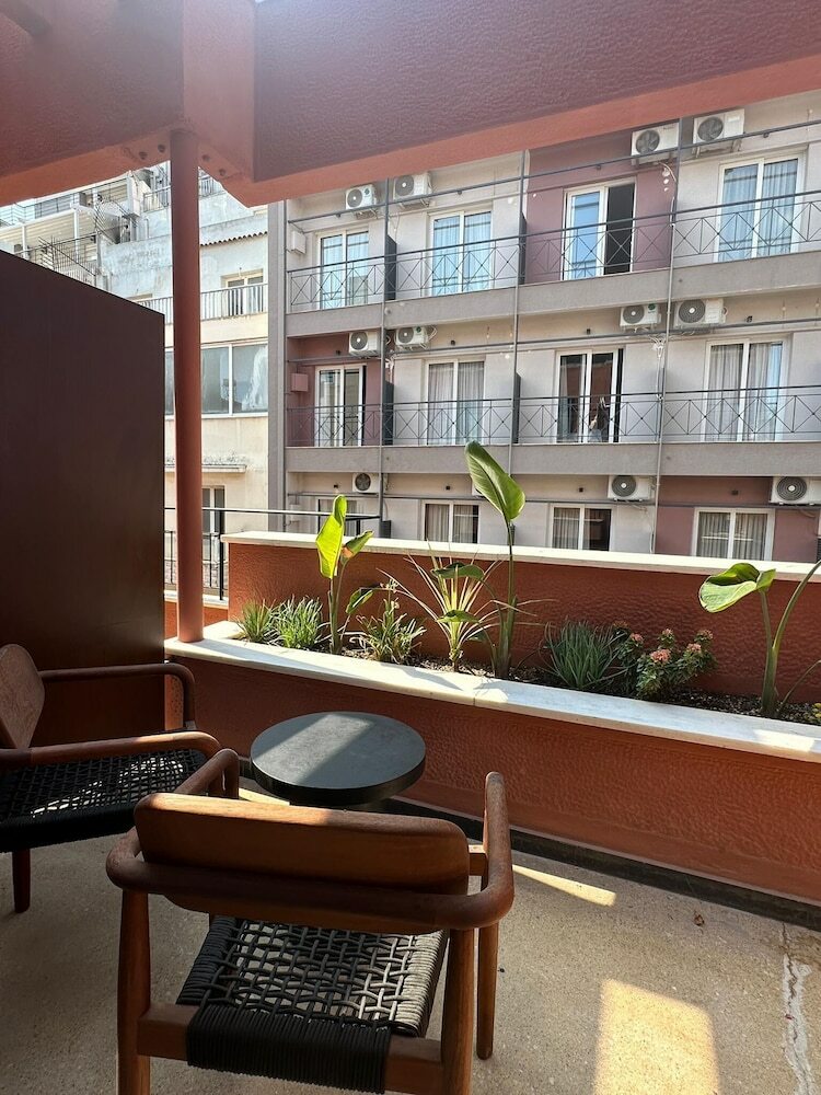 Anise, Aluma Hotel & Resort