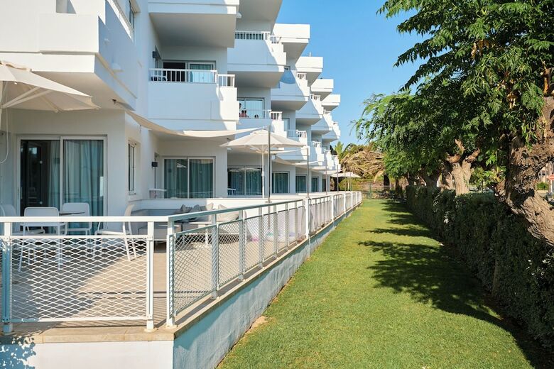 Aparthotel Hipotels Apartamentos Cala Bona