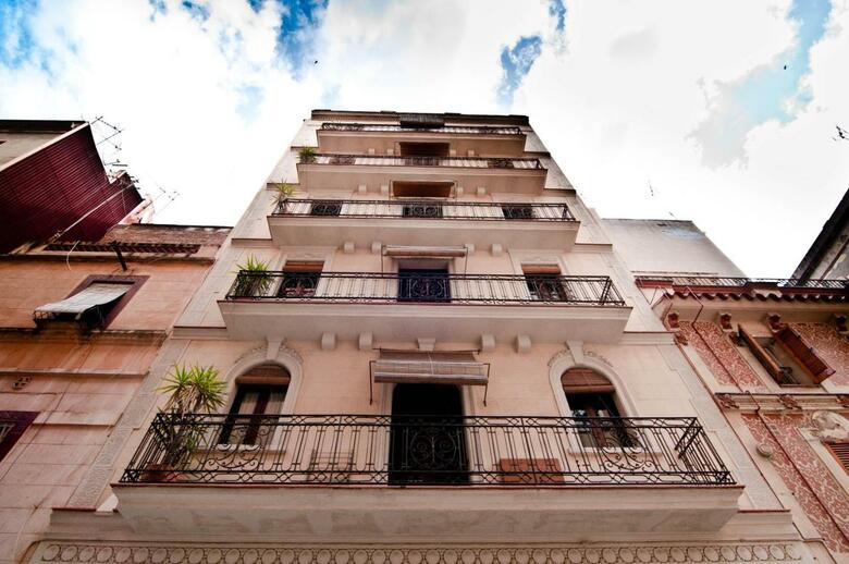 Barceloneta Suites Apartments Beach