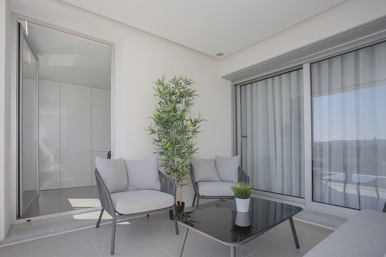 Liiiving - Luxury River View Apartment III