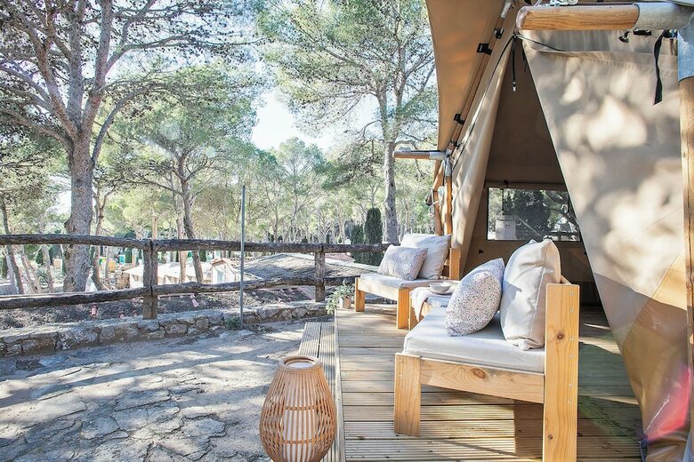 Camping Castell Montgr�