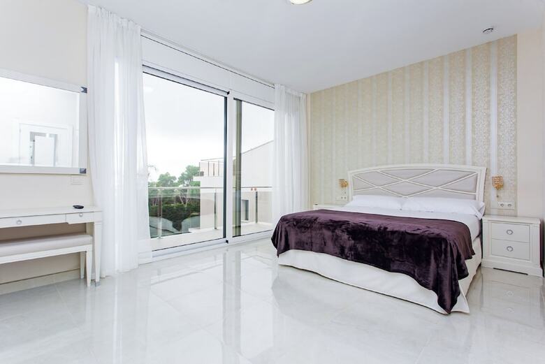 Aparthotel Calma Holiday Villas