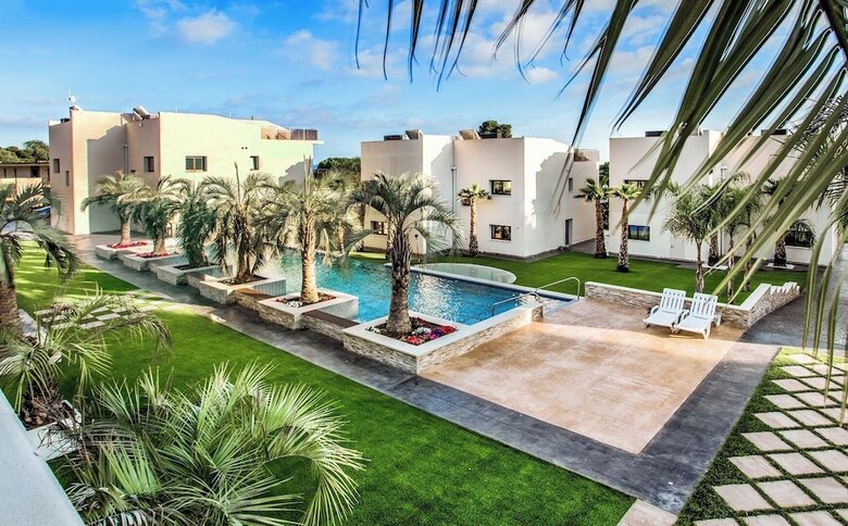 Aparthotel Calma Holiday Villas