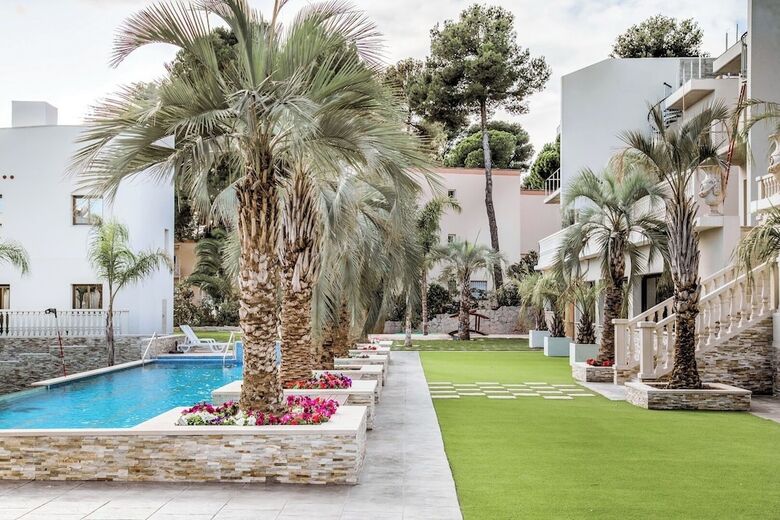 Aparthotel Calma Holiday Villas