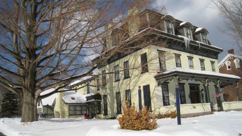 Allegheny Street Bed &amp; Breakfast