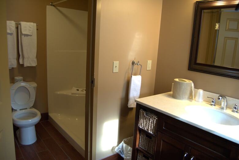 Put In Bay Victory Station Hotel