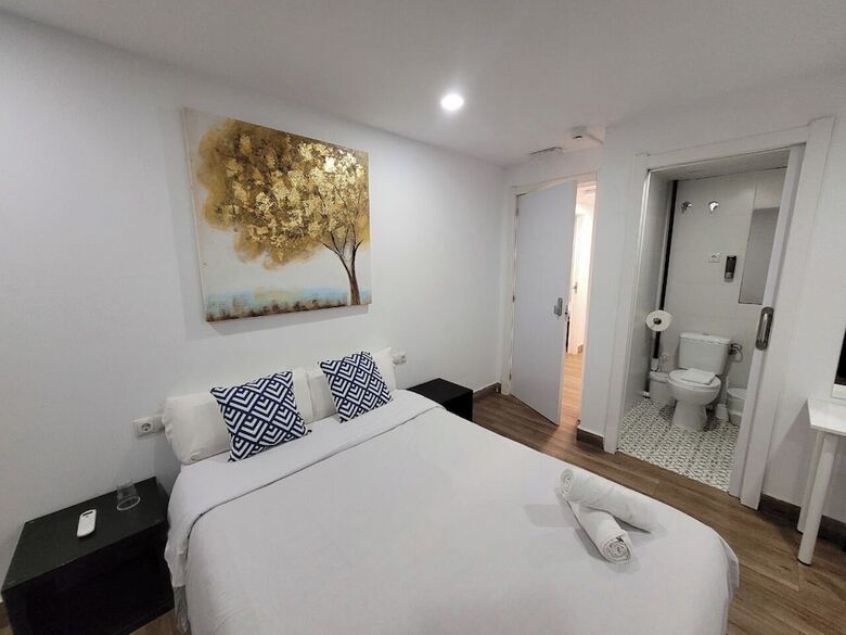 Hotel Ayz Elcano - Auto Check-in Property