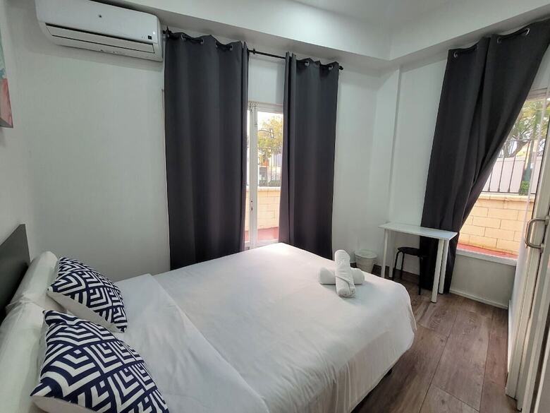 Hotel Ayz Elcano - Auto Check-in Property