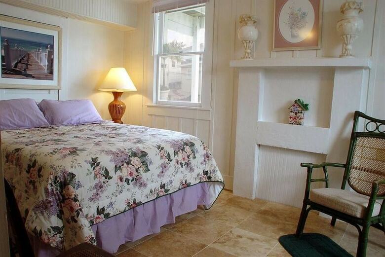 Aparthotel Sun N Fun Beachfront Vacation Rentals